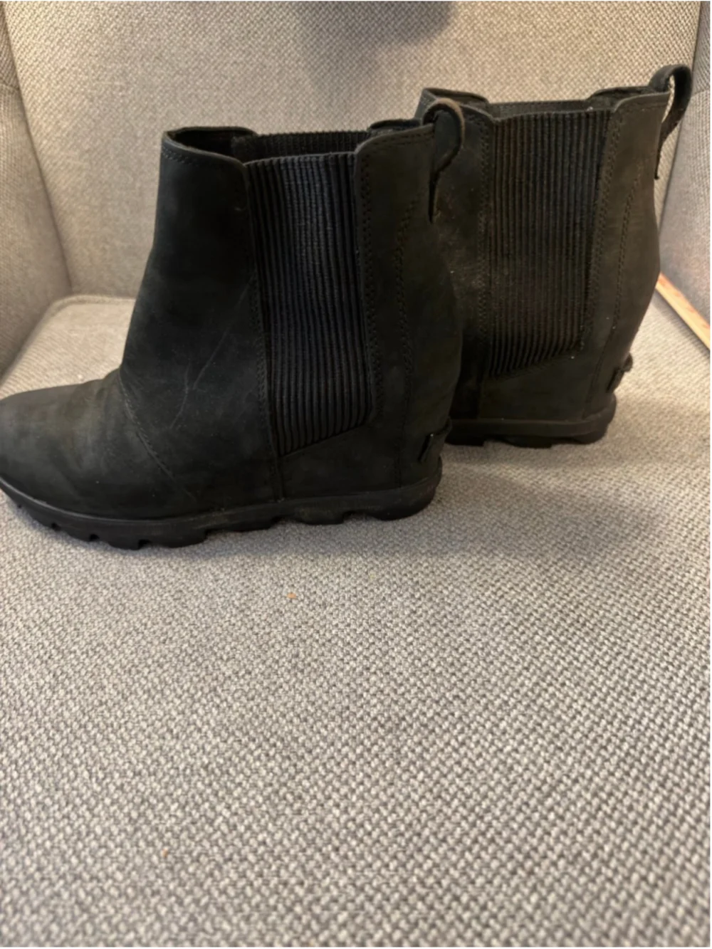 Sorel Joan Rhapsody Chelsea Leather Wedge Boot, Sz 7 see pics of back heel